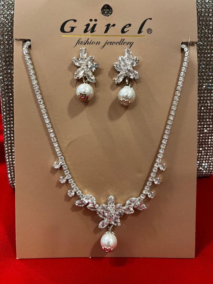 GÜMÜŞ RENGİ METAL KRİSTAL TAŞ TAKI SETİ