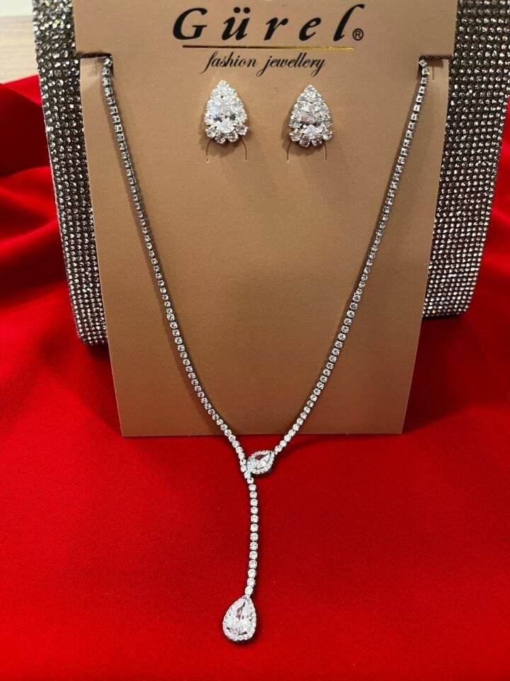 GÜMÜŞ PARILTILI TAKI SETİ