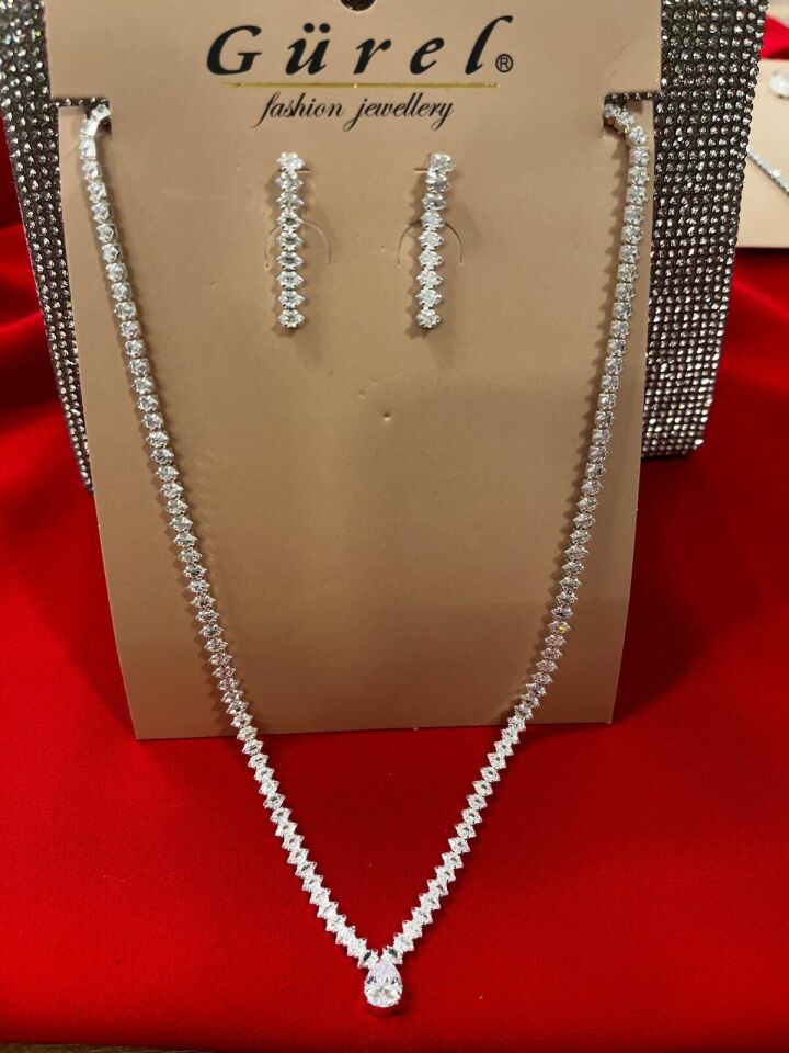 GÜMÜŞ ZARİF IŞILTILI TAKI SETİ