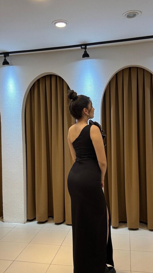 SİYAH GÜL DETAYLI YIRTMAÇLI ABİYE