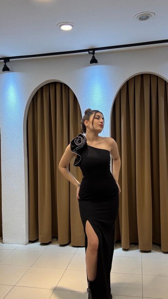 SİYAH GÜL DETAYLI YIRTMAÇLI ABİYE