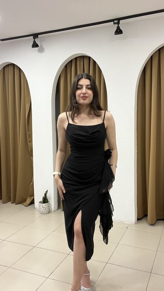 SİYAH MIDI İP ASKILI ELBİSE