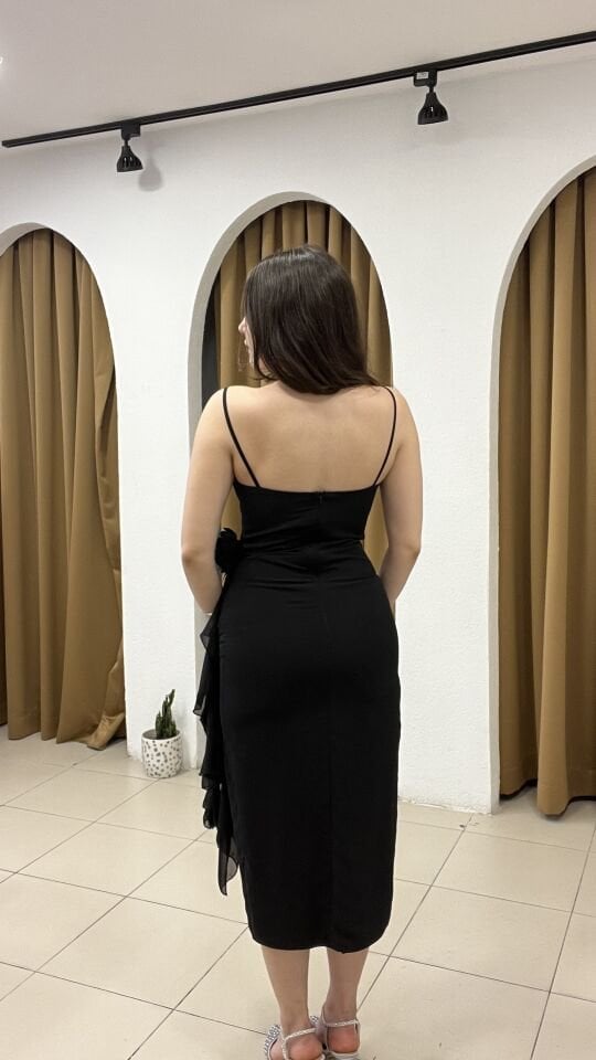 SİYAH MİDİ İP ASKILI ELBİSE
