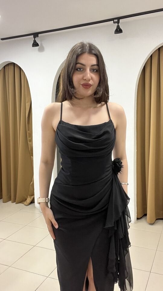 SİYAH MIDI İP ASKILI ELBİSE