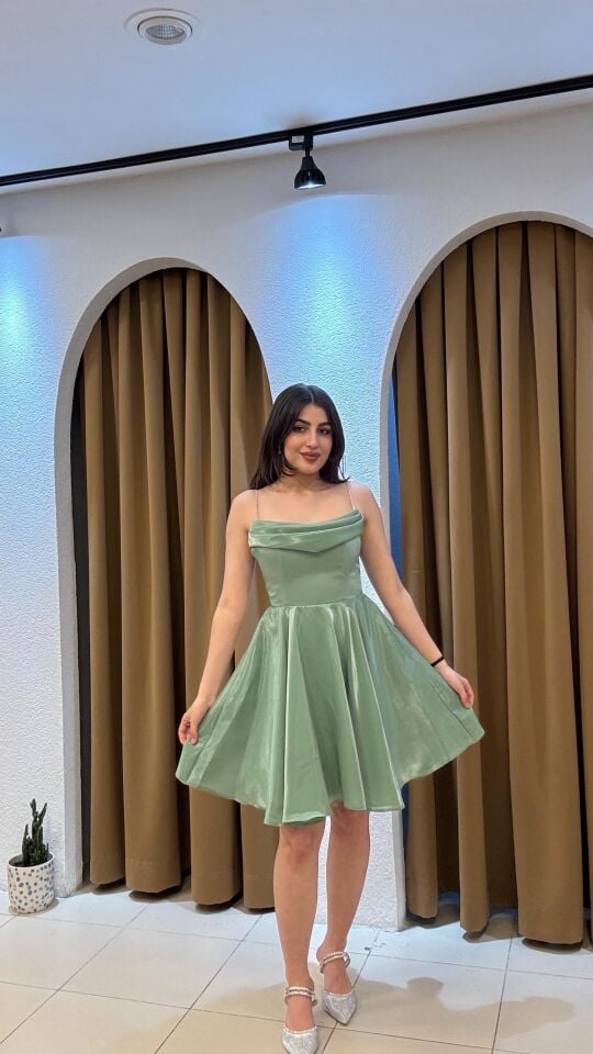 YEŞİL KISA ELBİSE