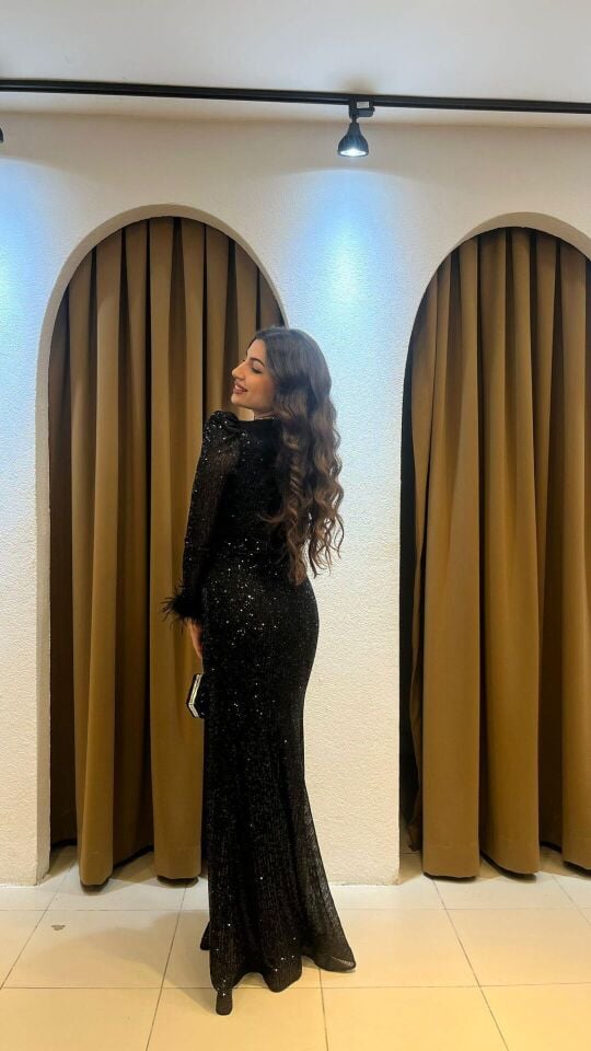 SİYAH PAYETLİ YIRTMAÇLI ABİYE