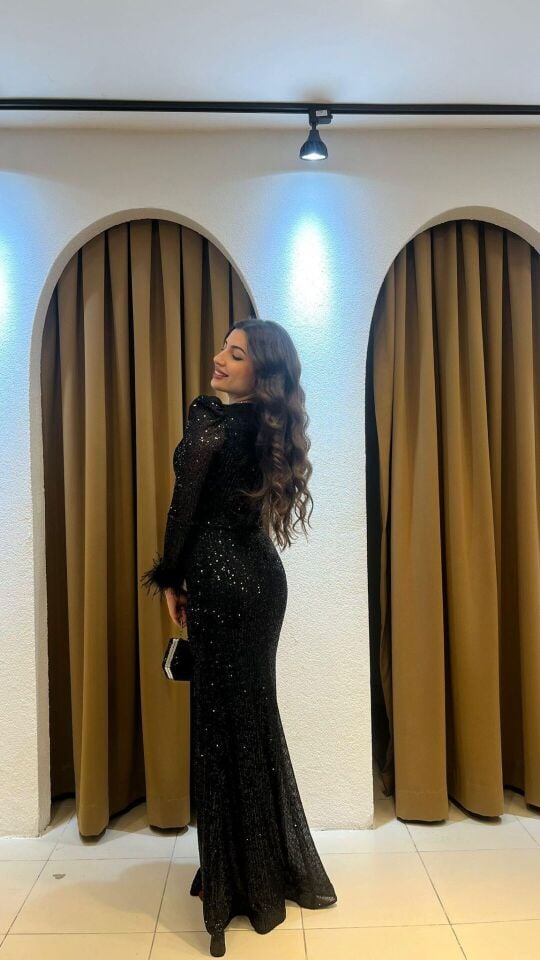 SİYAH PAYETLİ YIRTMAÇLI ABİYE