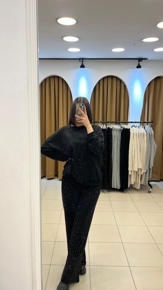 SİYAH PARILTILI EŞOFMAN TAKIMI