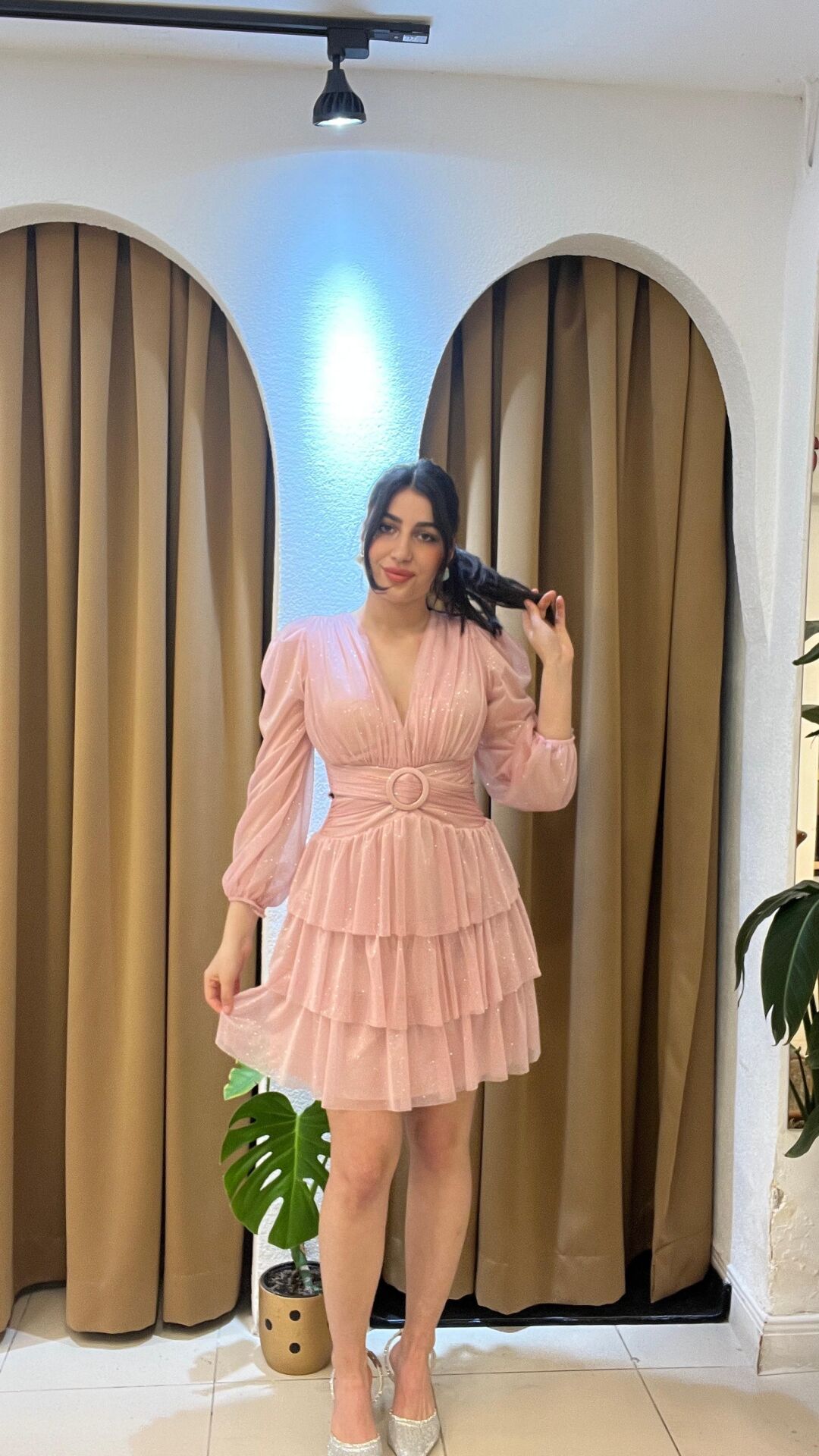 PUDRA PEMBESİ KOLLARI TÜL PARILTILI ELBİSE