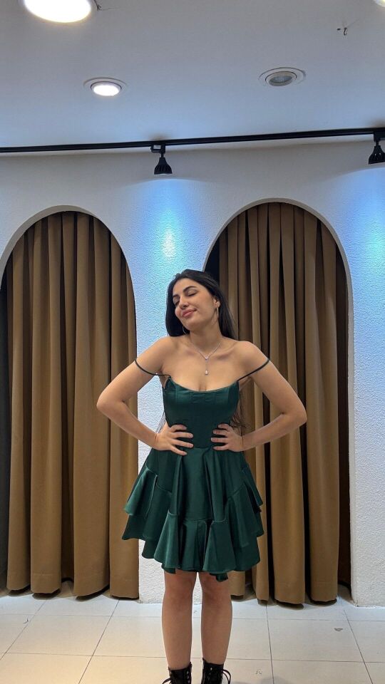 ZÜMRÜT YEŞİLİ MİNİ ELBİSE