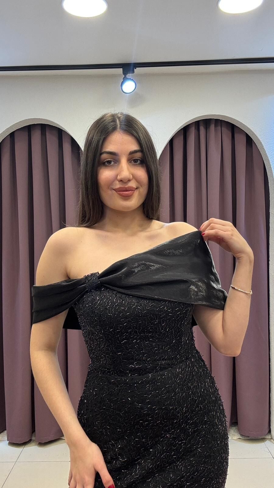 SİYAH MADONNA YAKA SATEN MİDİ BOY ABİYE ELBİSE SİYAH - 44