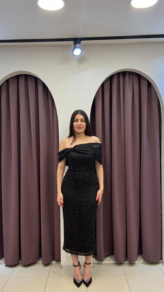 SİYAH MADONNA YAKA SATEN MİDİ BOY ABİYE ELBİSE SİYAH - 44