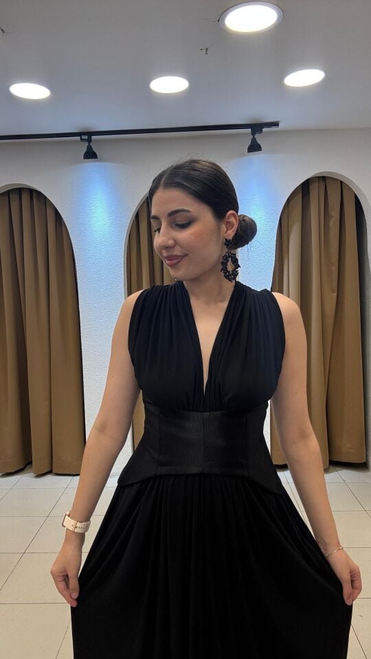 SİYAH  BELİ BÜZGÜLÜ BELDEN KORSAJLI ÖRME ABİYE