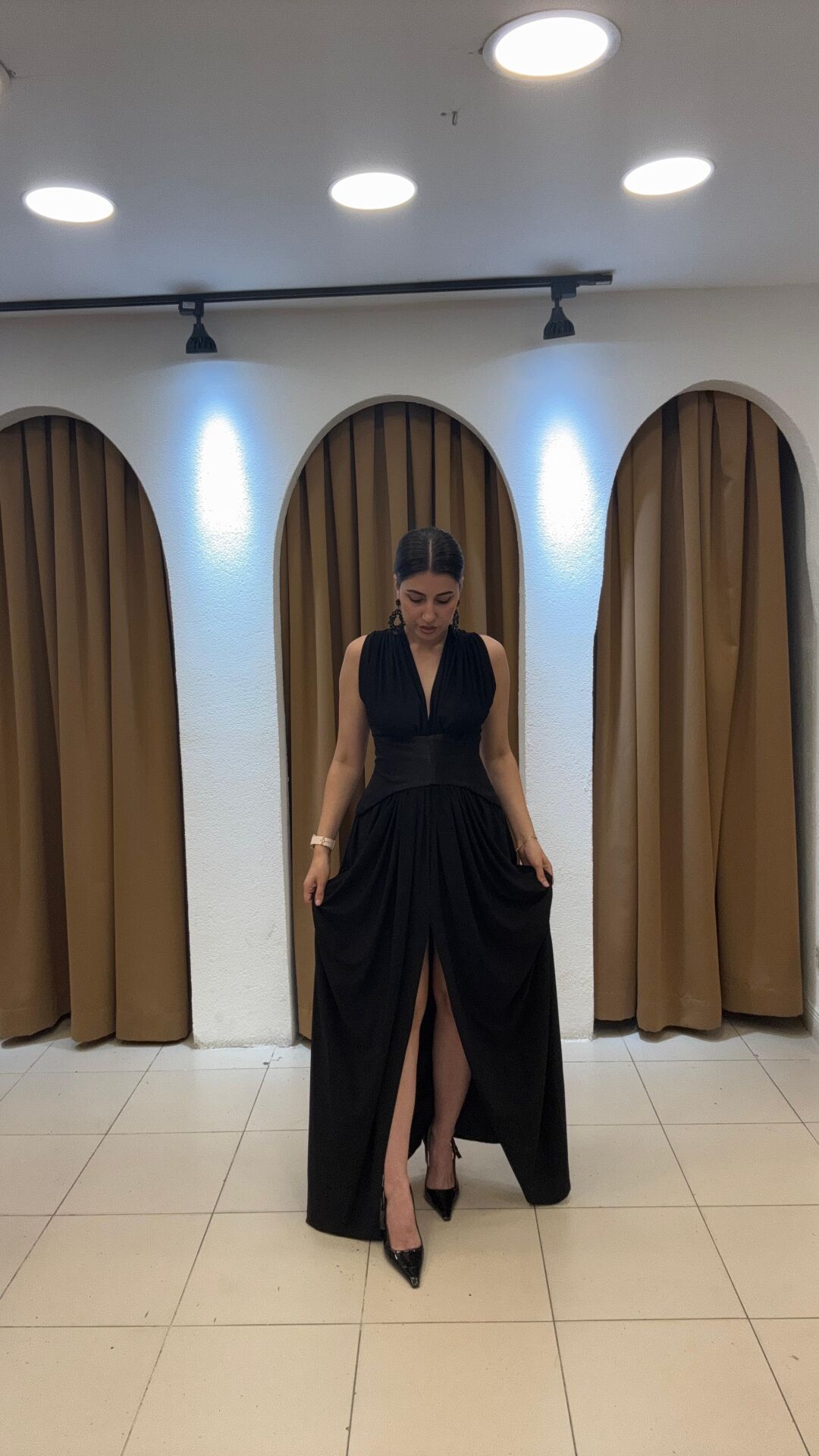 SİYAH  BELİ BÜZGÜLÜ BELDEN KORSAJLI ÖRME ABİYE