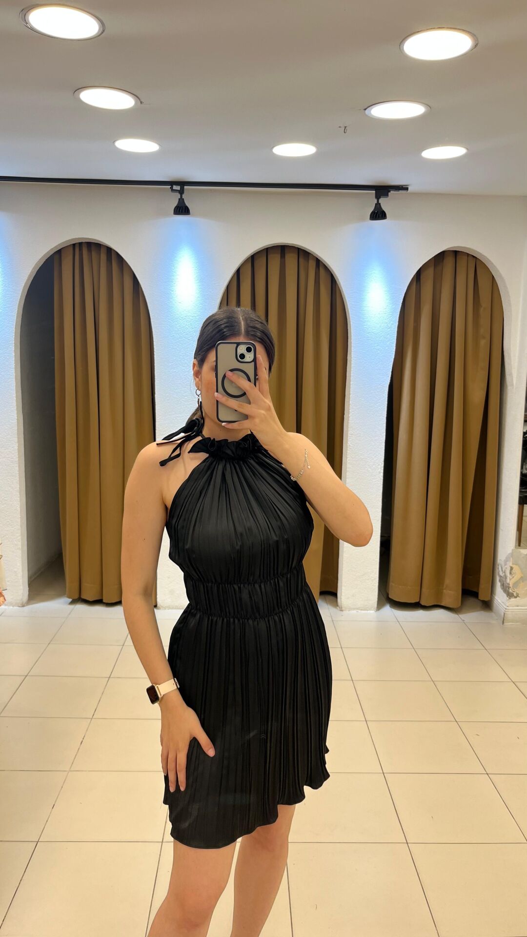 SİYAH YAKASI BÜZGÜLÜ PİLELİ SATEN ABİYE