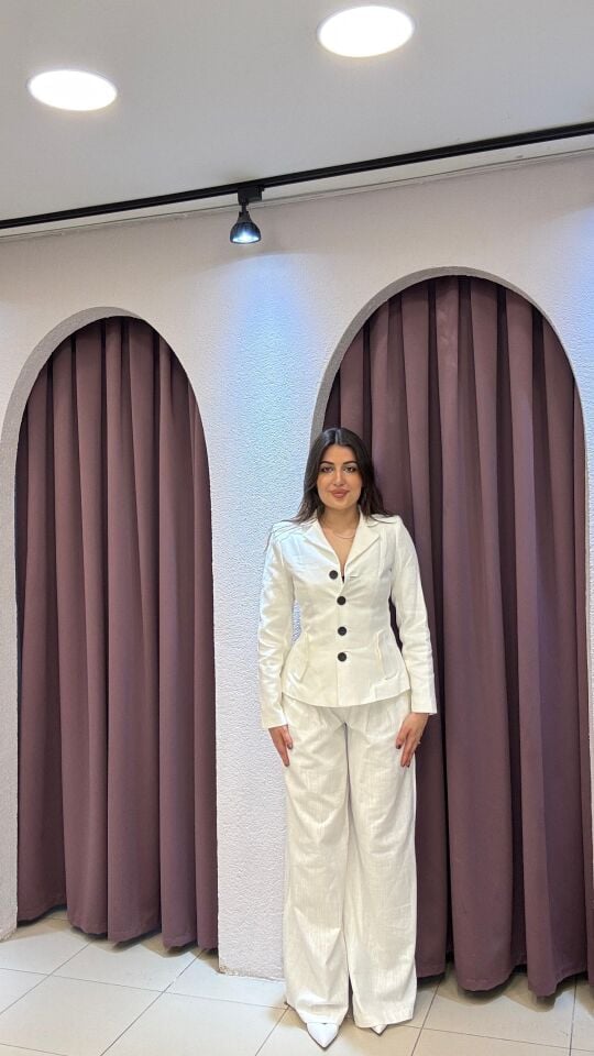 Beyaz siyah düğme detaylı pantolonu salaş ceket takım L