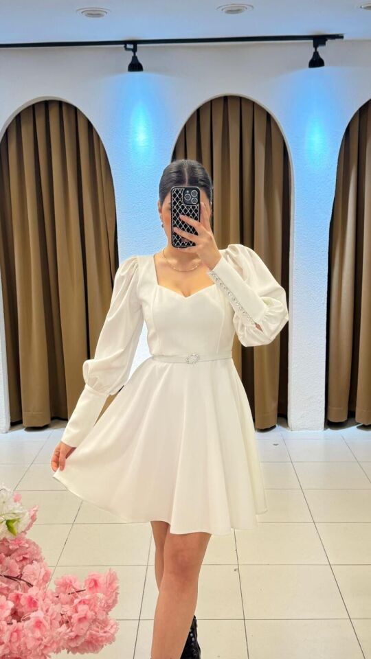 BEYAZ KEMERLİ ELBİSE