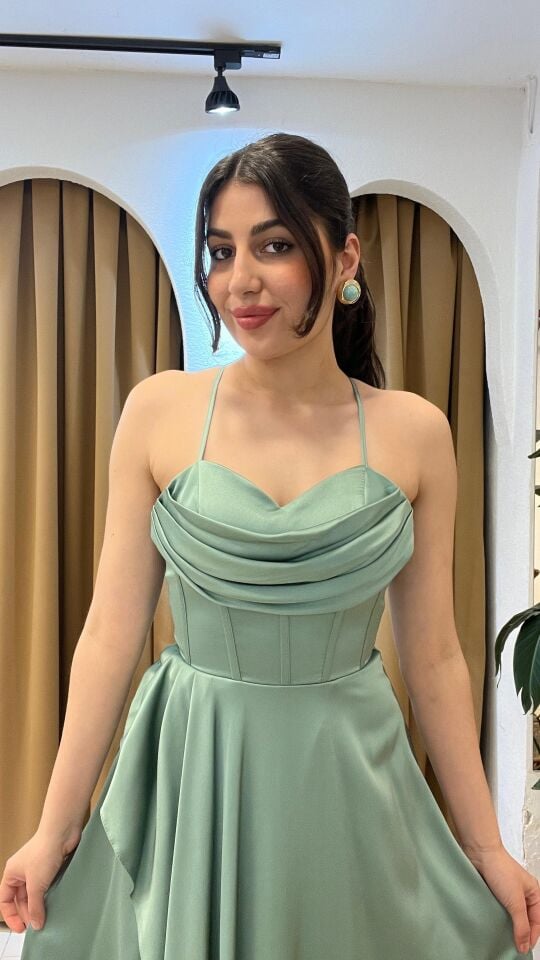 MİNT YEŞİLİ YIRTMAÇLI ELBİSE