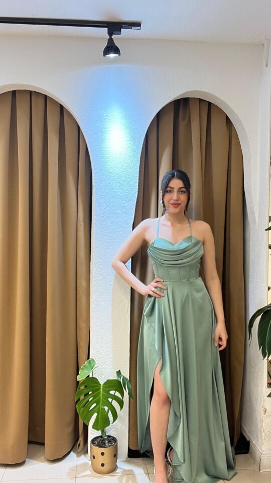 MİNT YEŞİLİ YIRTMAÇLI ELBİSE