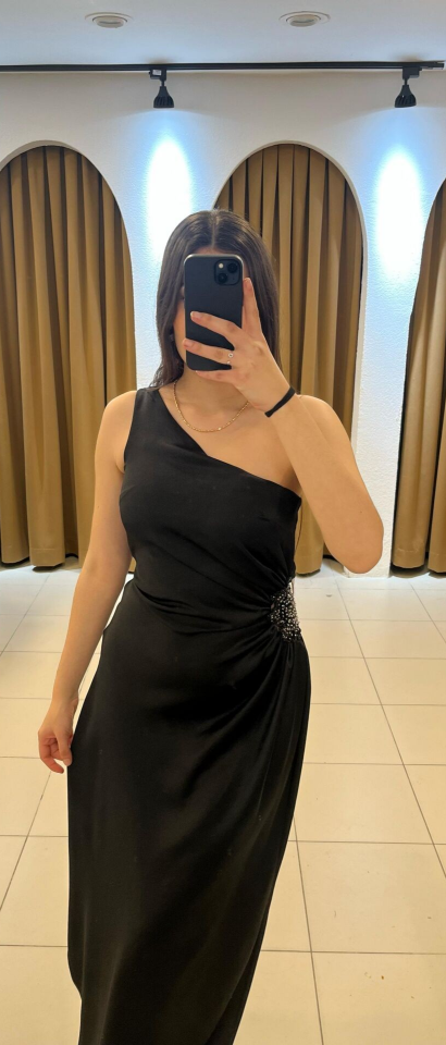 SİYAH TEK KOLU TAŞ DETAYLI UZUN ABİYE