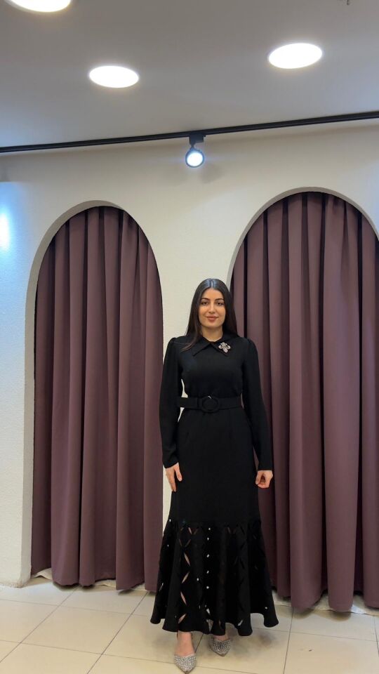 SİYAH BROŞ DETAYLI UZUN ELBİSE SİYAH - 44
