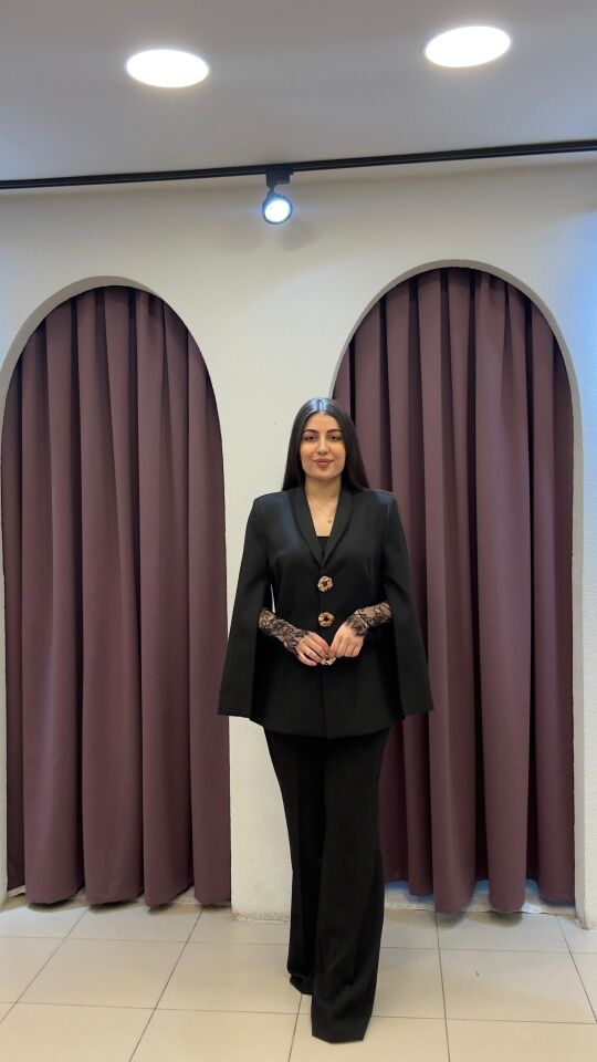 SİYAH GOLD DÜĞMELİ KOLLARI DANTEL DETAYLI VE FERMUAR PANTOLONU  BELİ LASTİKLİ TAKIM SİYAH - 48