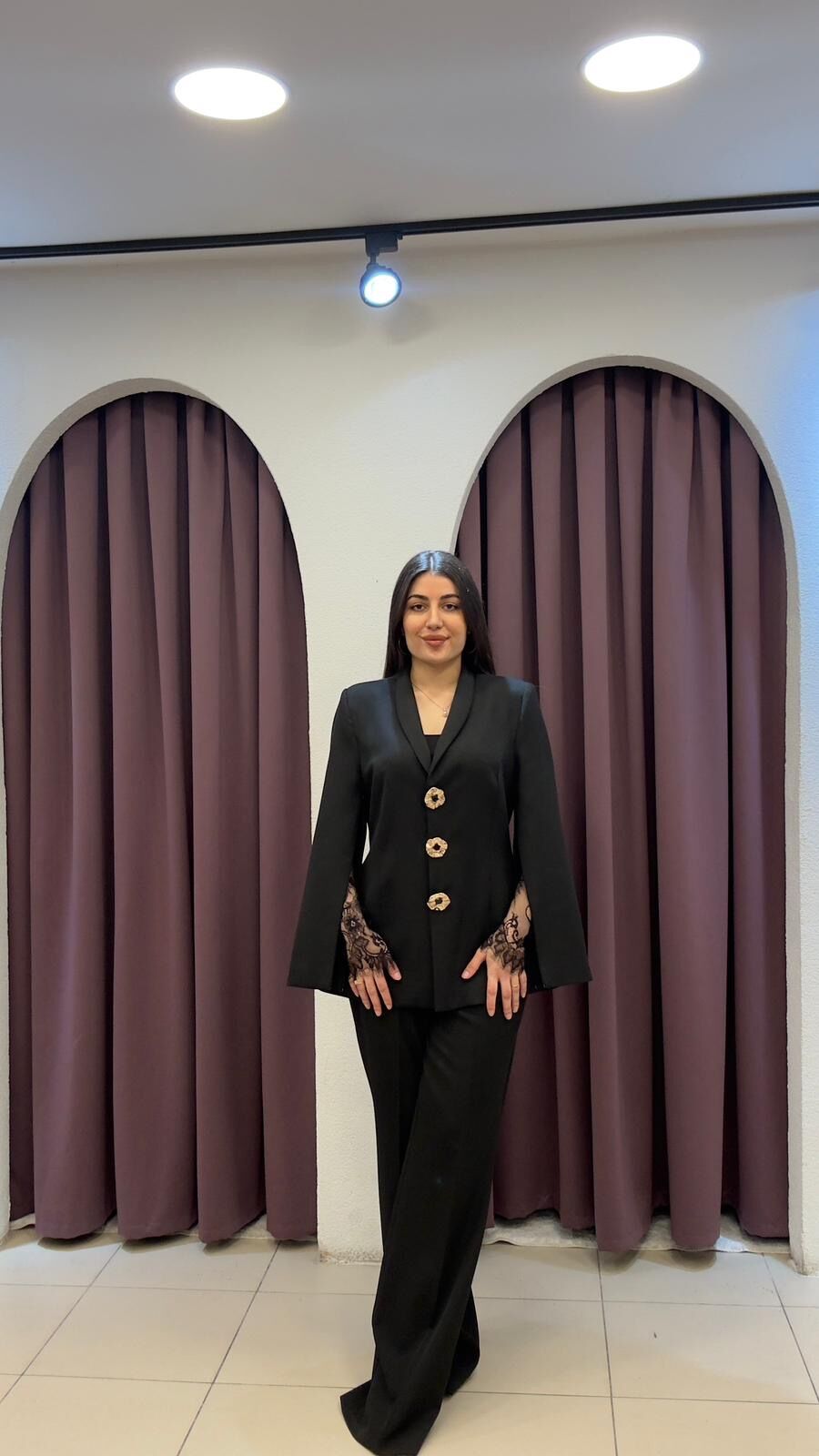 SİYAH GOLD DÜĞMELİ KOLLARI DANTEL DETAYLI VE FERMUAR PANTOLONU  BELİ LASTİKLİ TAKIM SİYAH - 48