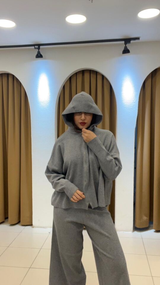 GRİ TRİKO HIRKALI TAKIM