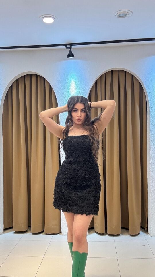 SİYAH GÜL DESENLİ MİNİ ELBİSE