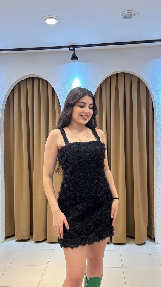 SİYAH GÜL DESENLİ MİNİ ELBİSE