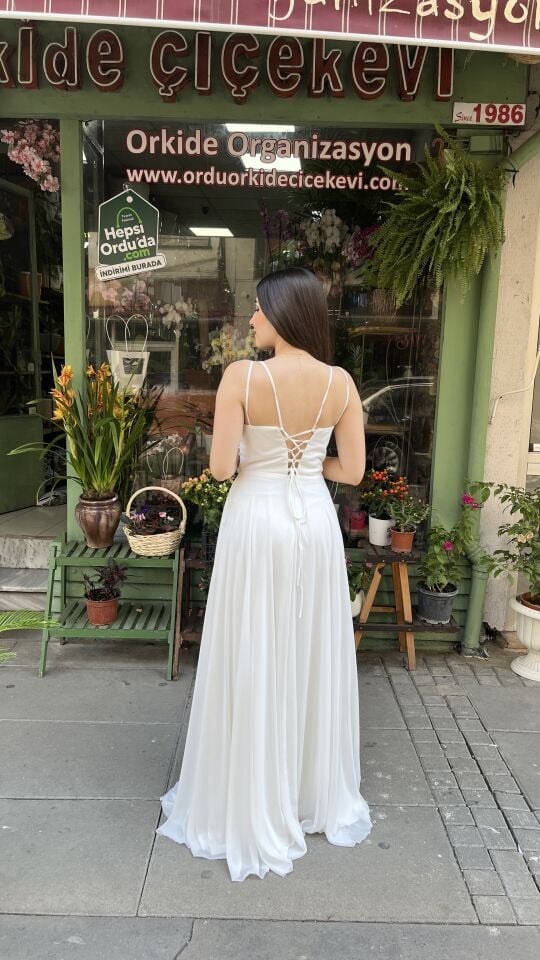 BEYAZ İNCE ASKILI SIRTTAN BAĞLAMALI TÜL ELBİSE