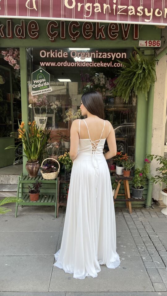 BEYAZ İNCE ASKILI SIRTTAN BAĞLAMALI TÜL ELBİSE