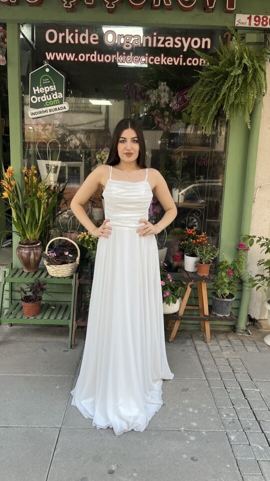 BEYAZ İNCE ASKILI SIRTTAN BAĞLAMALI TÜL ELBİSE