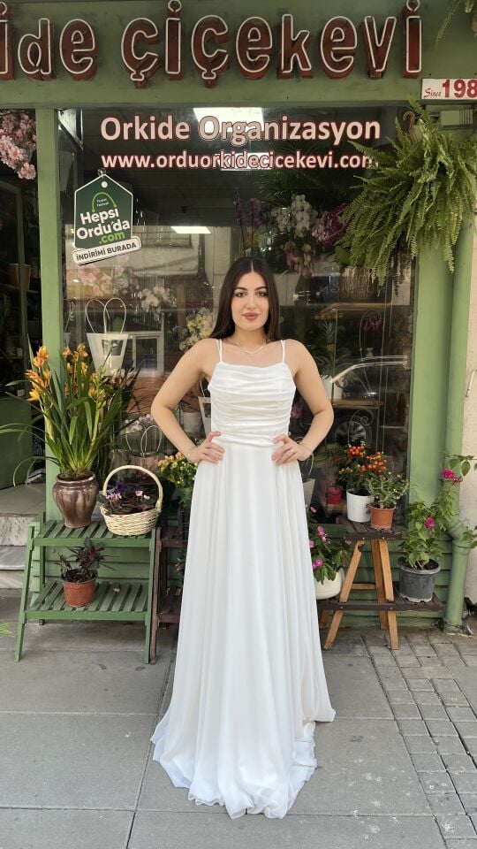 BEYAZ İNCE ASKILI SIRTTAN BAĞLAMALI TÜL ELBİSE