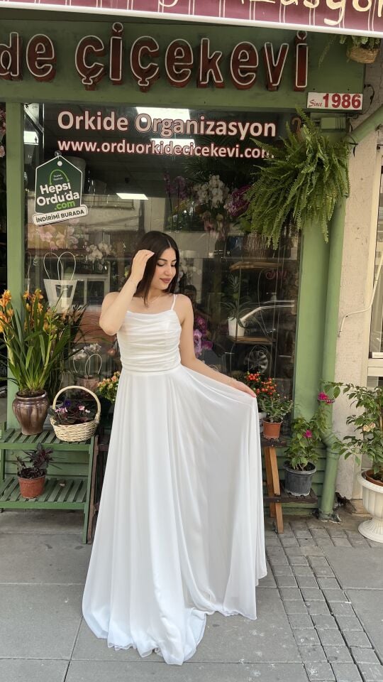 BEYAZ İNCE ASKILI SIRTTAN BAĞLAMALI TÜL ELBİSE