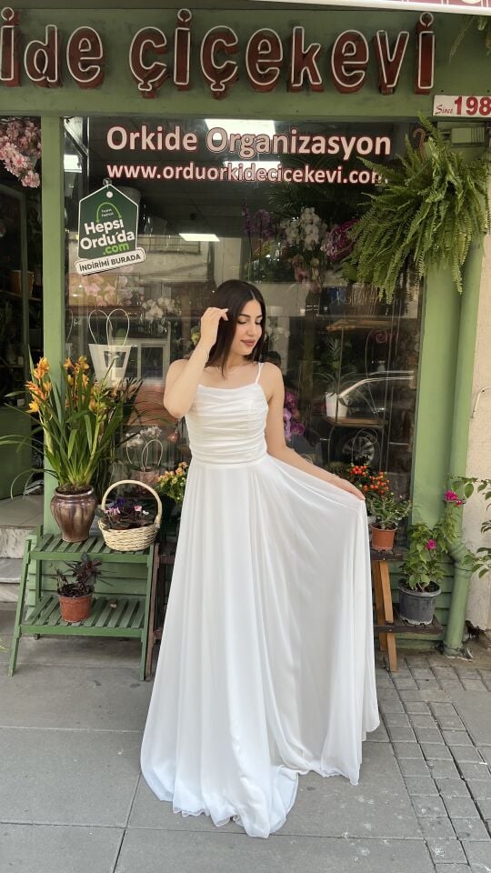 BEYAZ İNCE ASKILI SIRTTAN BAĞLAMALI TÜL ELBİSE