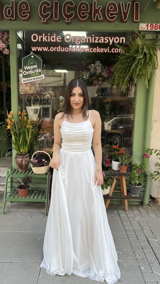 BEYAZ İNCE ASKILI SIRTTAN BAĞLAMALI TÜL ELBİSE