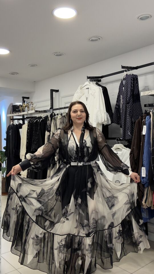 SiYAH-BEYAZ ÇİÇEK DESENLİ ŞİFON ELBİSE