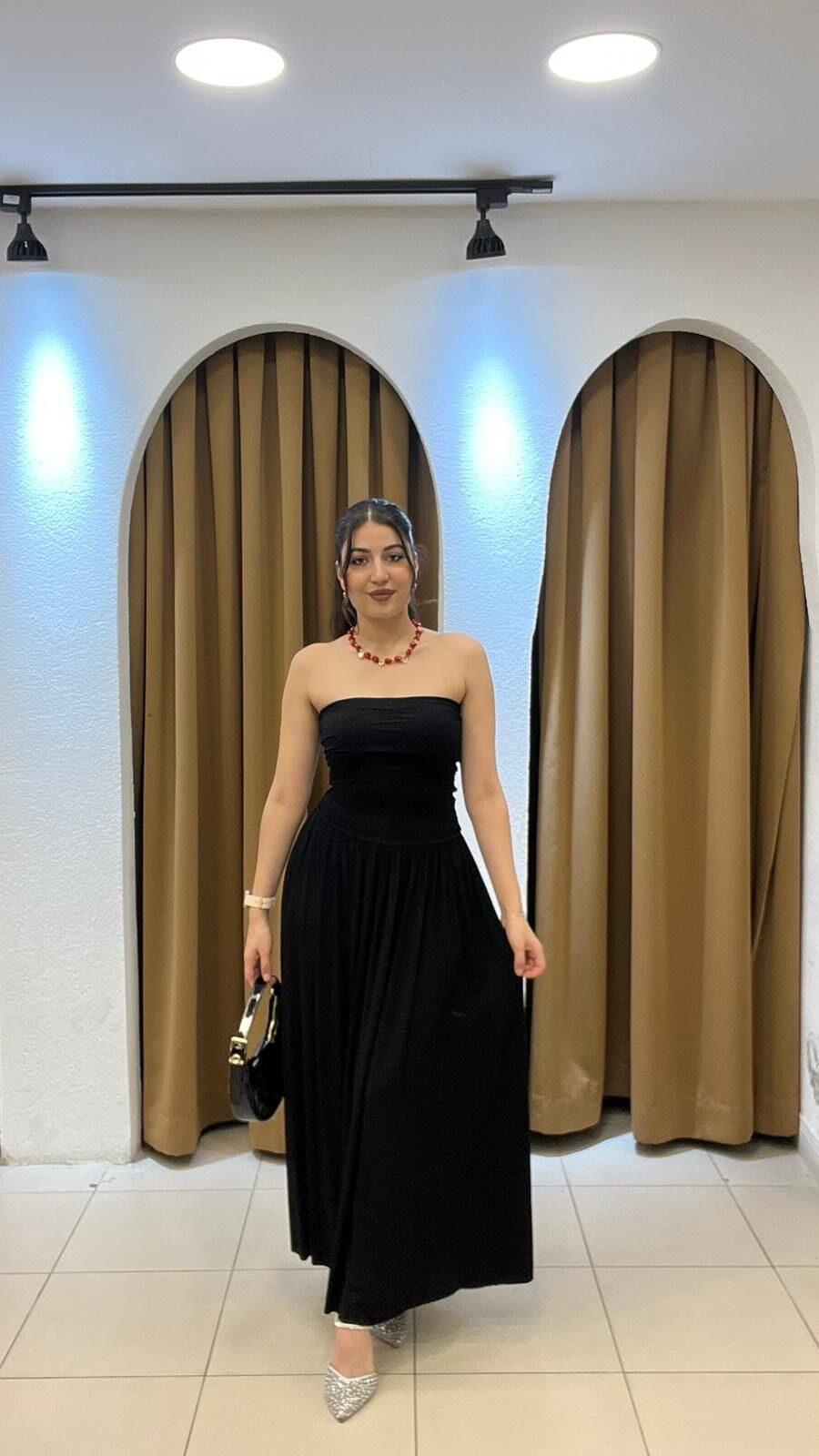 SİYAH STRAPLEZ BÜZGÜLÜ ELBİSE