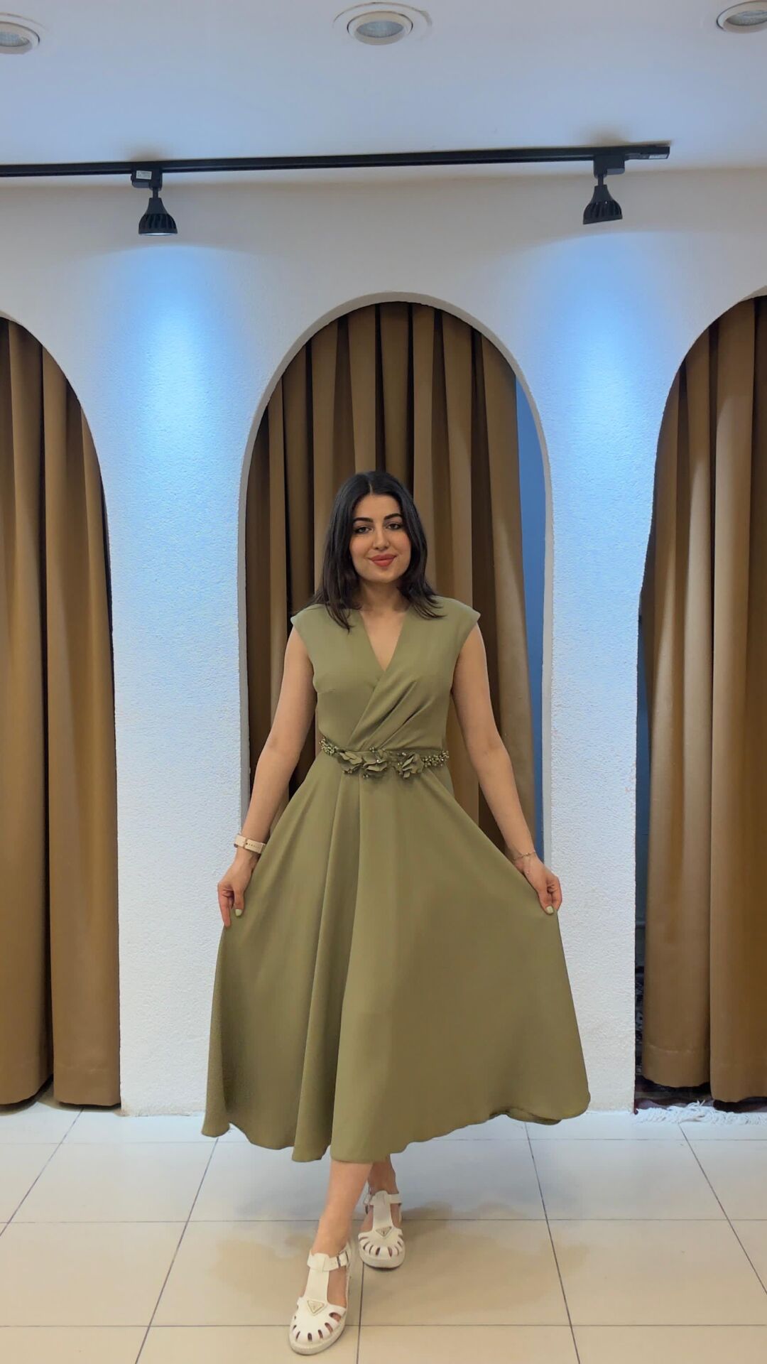 YEŞİL MIDI BOY ELBİSE