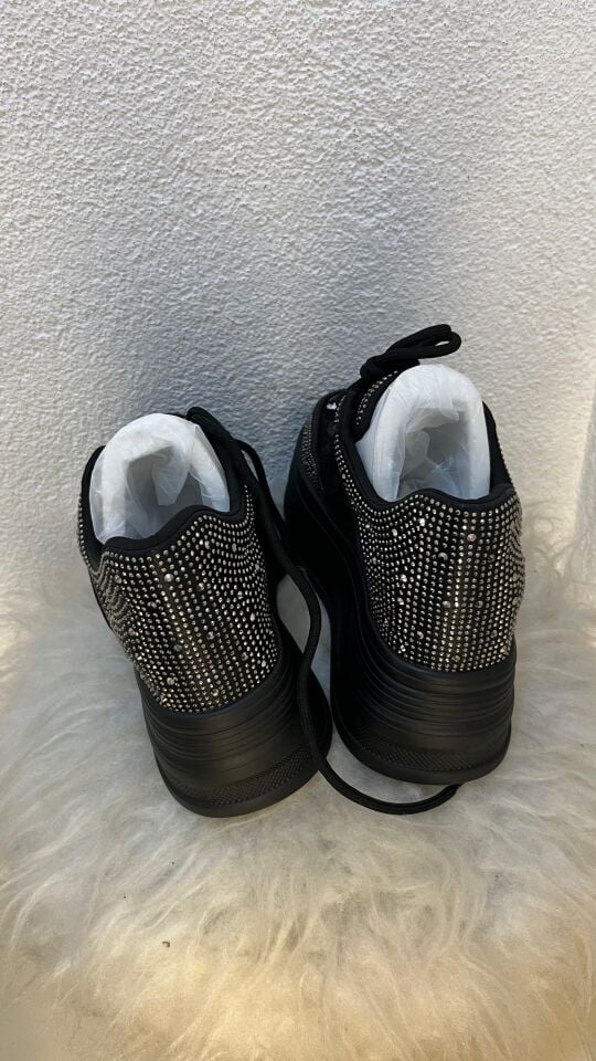 SİYAH TAŞLI PARILTILI SPOR AYAKKABI