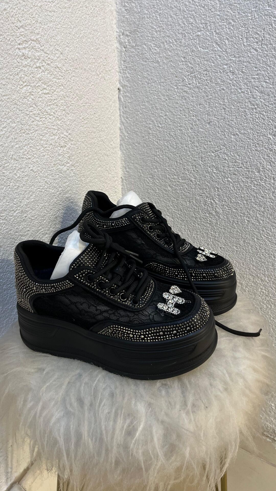 SİYAH TAŞLI PARILTILI SPOR AYAKKABI