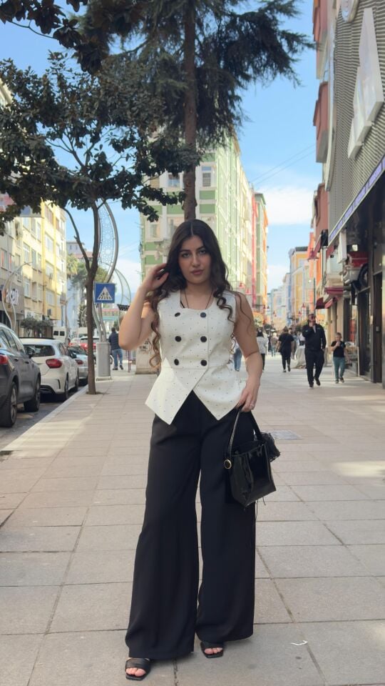 SİYAH BEYAZ PUANTİYELİ TAKIM