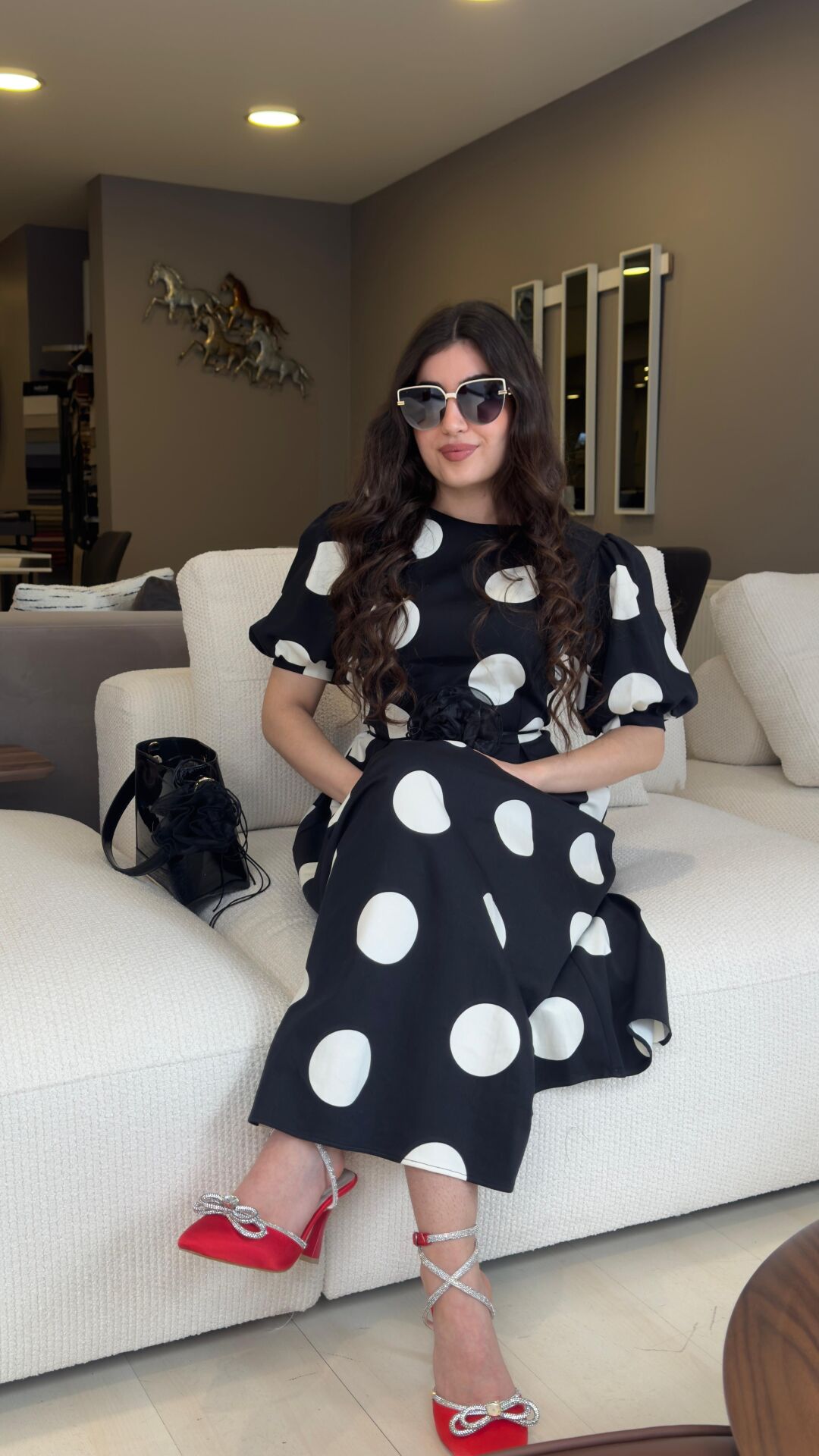 PUANTİYELİ GÜL KEMERLİ ELBİSE