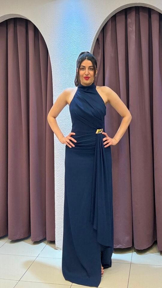 Lacivert Yırtmaçlı Halter Yaka Drape Detaylı Abiye Elbise