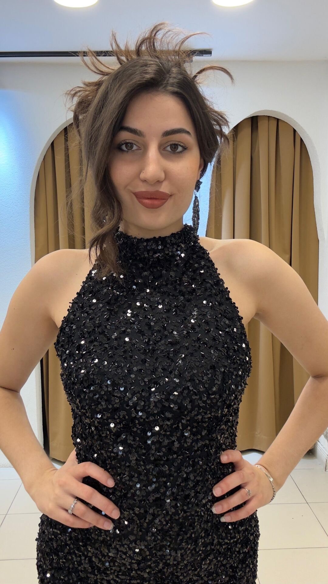 SİYAH HALTER YAKA PAYETLİ MİNİ ABİYE ELBİSE