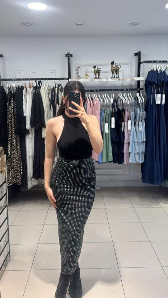 SİYAH SIRT DETAY CROP