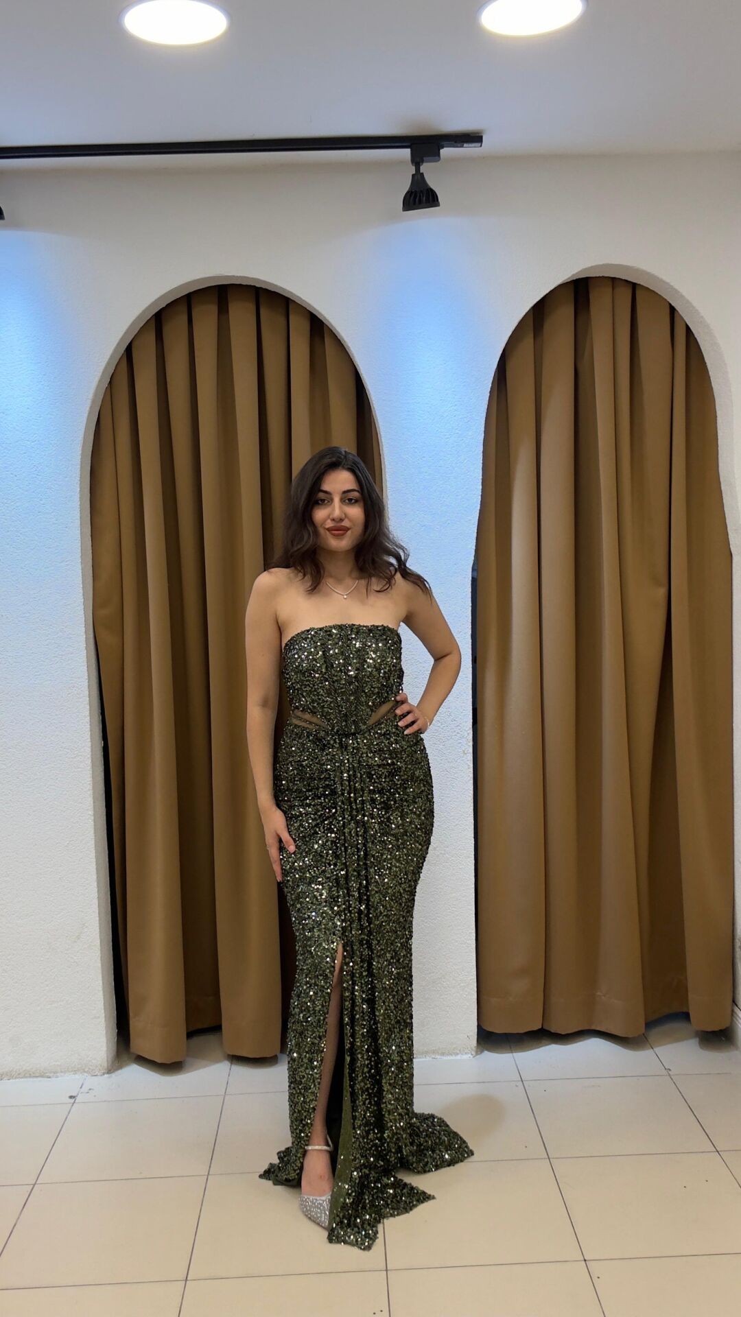 ZÜMRÜT YEŞİLİ STRAPLEZ  ABİYE ELBİSE