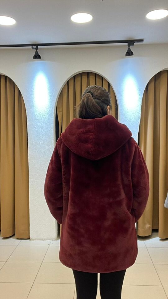 BORDO ÇITÇITLI KAPİŞONLU KÜRK