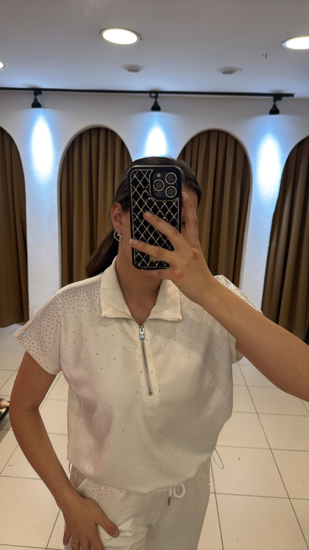 BEYAZ TAŞLI EŞOFMAN TAKIMI